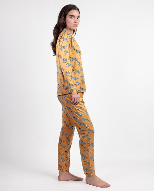 LUXURY Pijama Manga Larga Abierto Satinado Zebra Gold Ocre para Mujer