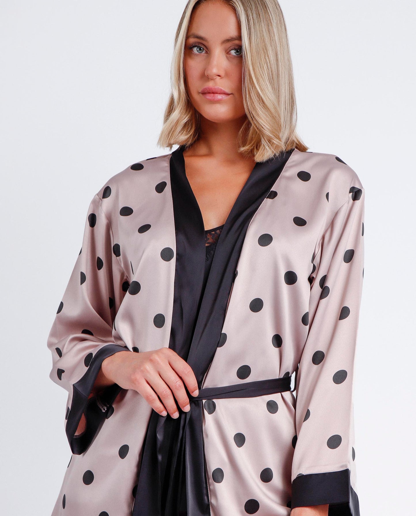 Bata Manga Larga Elegant Dots para Mujer