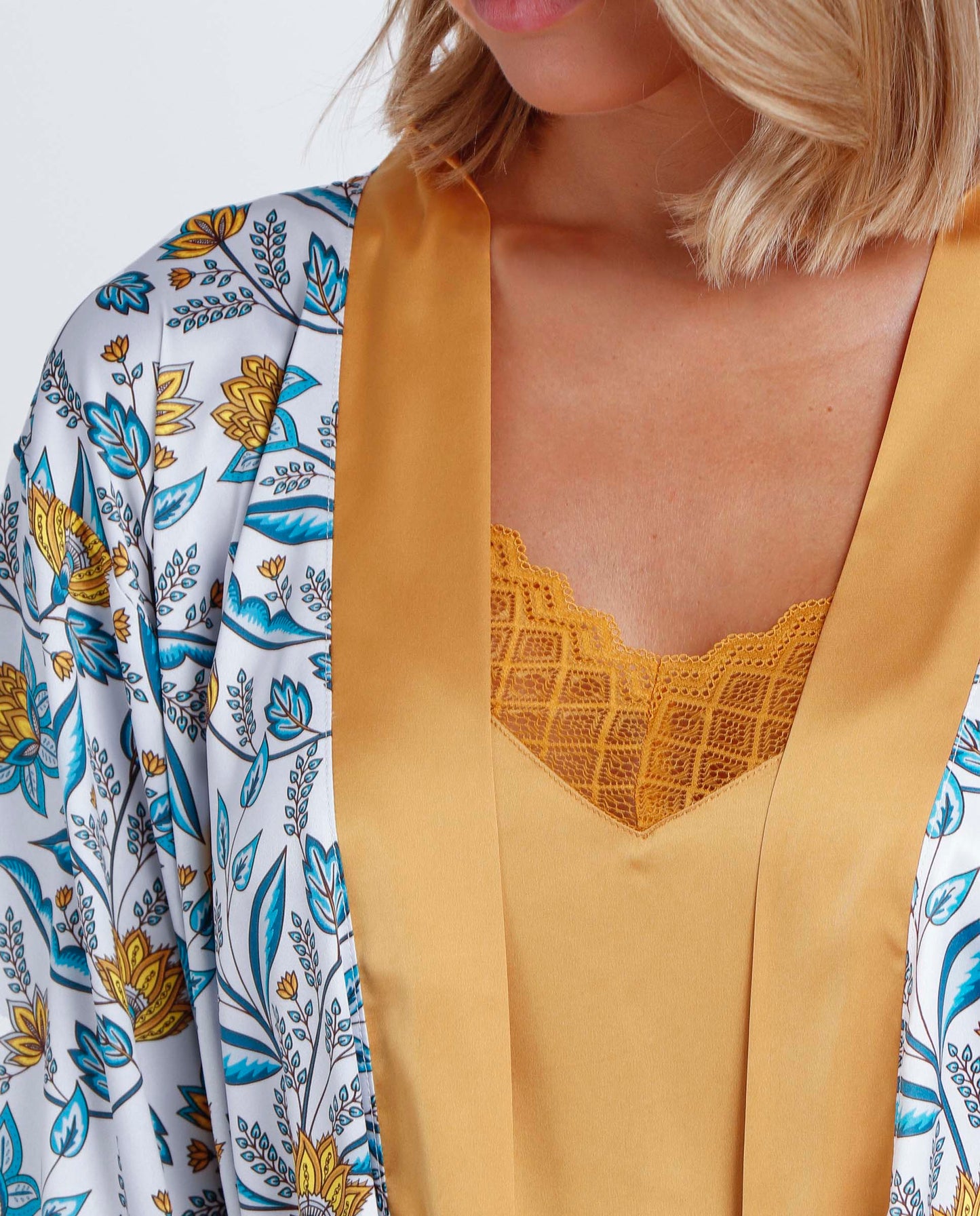 Bata Manga Larga Bright Jardin para Mujer