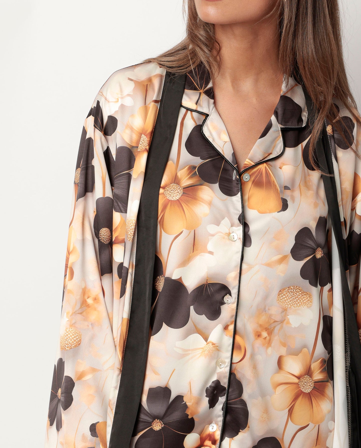 LUXURY Bata Manga Larga Satinada Luxury Flowers para Mujer