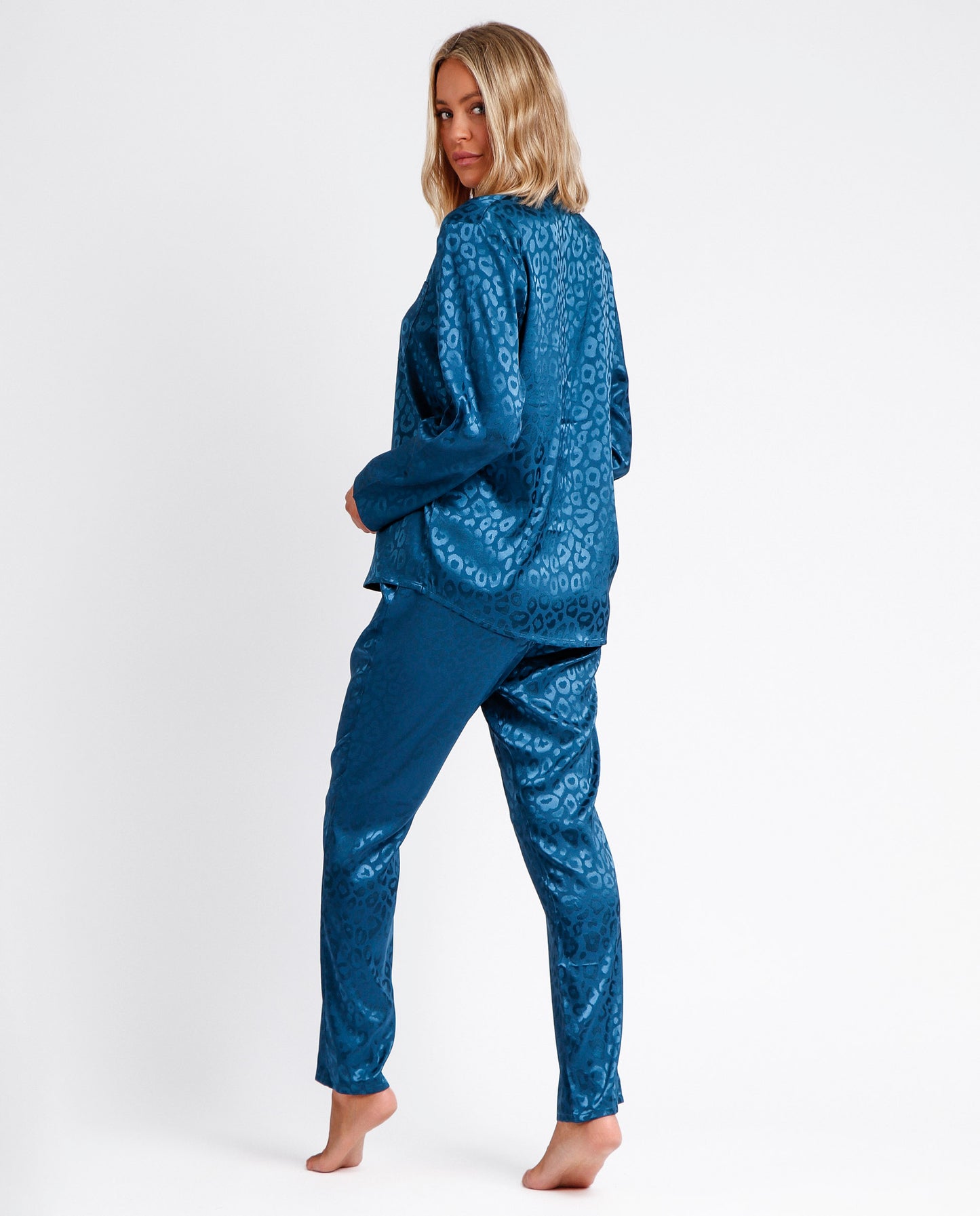 Pijama Abierto Manga Larga Satin Leopard para Mujer