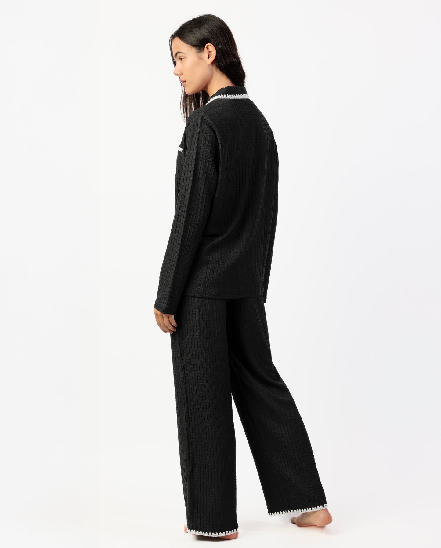 LUXURY Pijama Manga Larga Abierto Stitching Negro para Mujer