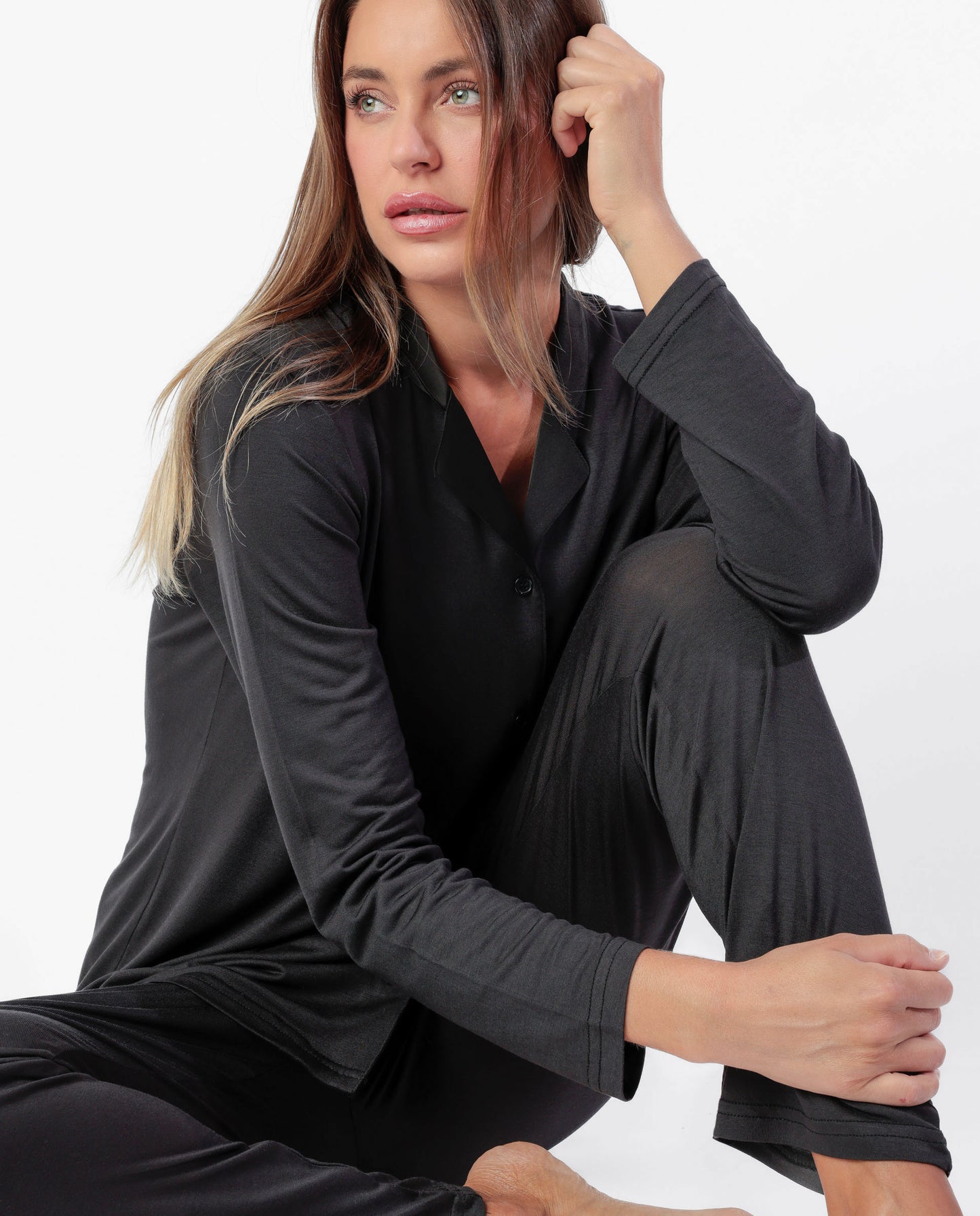 LUXURY Pijama Manga Larga Abierto Liso negro para Mujer