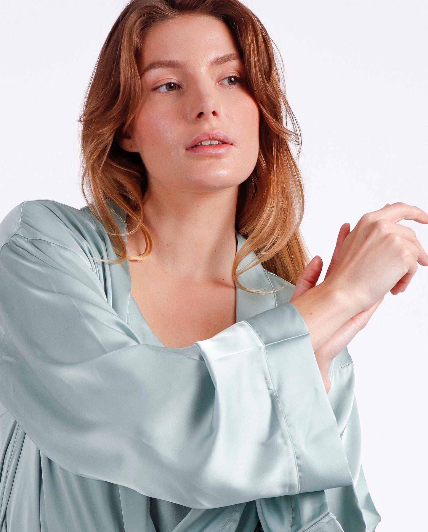 Bata Manga Larga Satin Bands para Mujer Verde