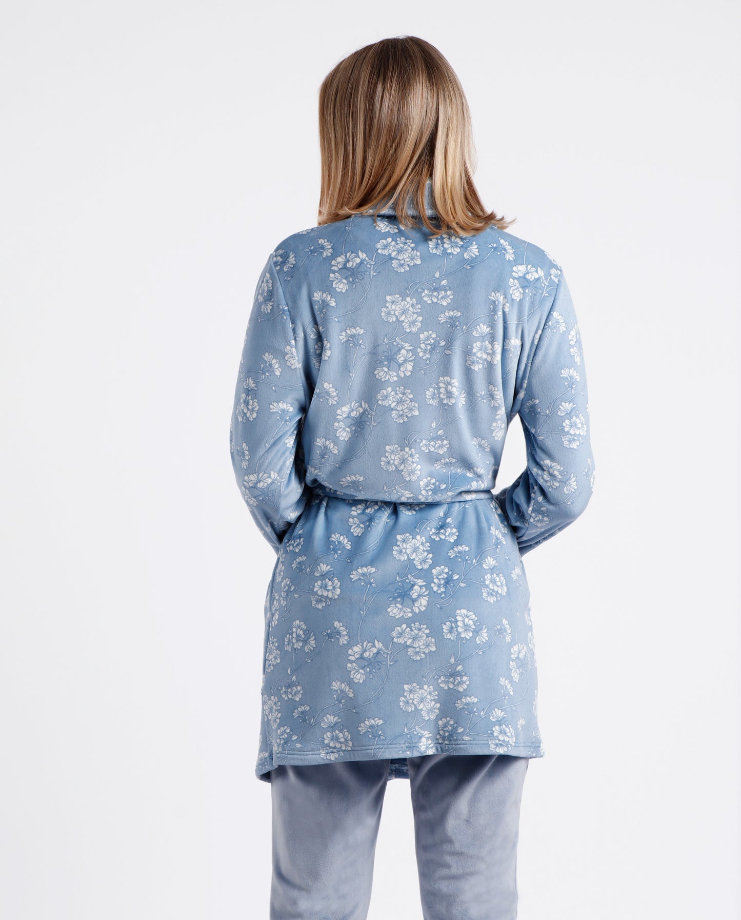 Bata Manga Larga White Flowers para Mujer