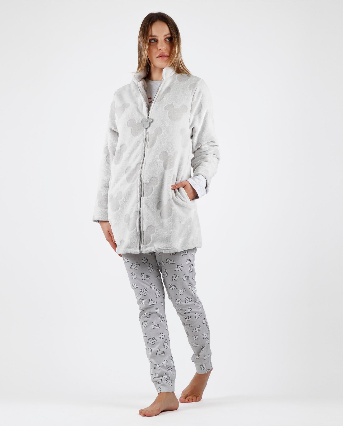 Bata Manga Larga Calentita Mickey Hugs 2 para Mujer