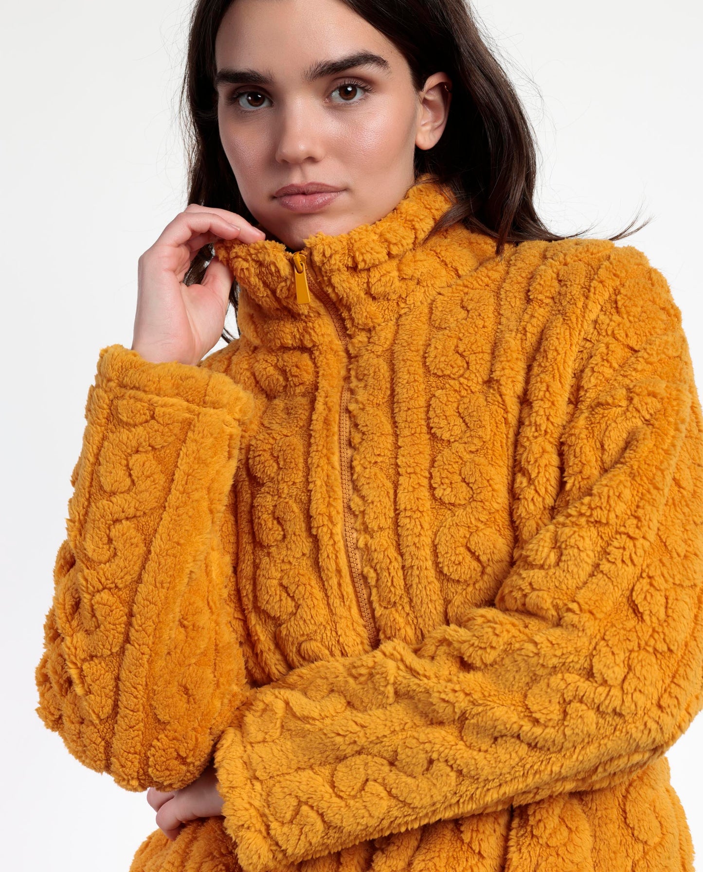 Bata Manga Larga Calentita Lou Lou Returns para Mujer Mostaza